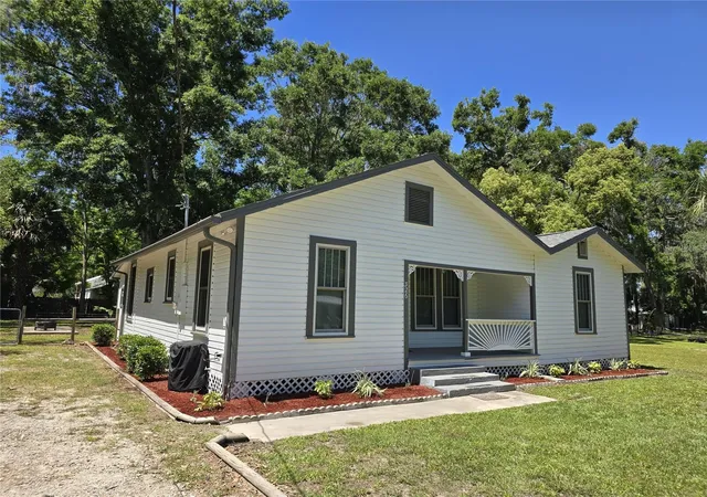 Homes for sale in Williston, FL | 326 Se 2nd St, Williston, FL 32696 | MLS# OM701060