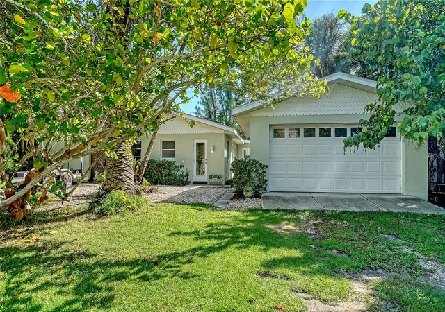 Photo 2 of Single family home for sale at 120 Hammock Rd, Anna Maria, FL 34216 | MLS# A4652090 | Listing updated on 2026-10-08
