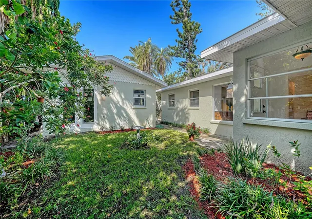 Photo 4 of Single family home for sale at 120 Hammock Rd, Anna Maria, FL 34216 | MLS# A4652090 | Listing updated on 2026-10-08