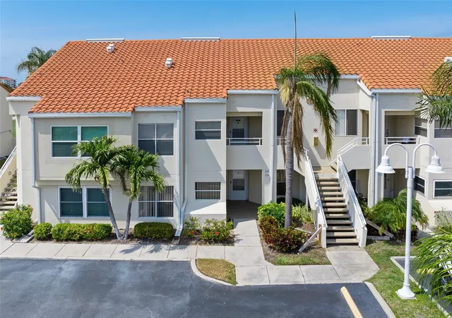 Homes for sale in St Petersburg, FL | 6171 Bahia Del Mar Blvd #216, St Petersburg, FL 33715 | MLS# TB8384629