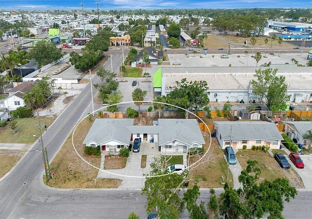3rd image of 6528 12Th St W, Bradenton, FL 34207 | MLS# O6307869