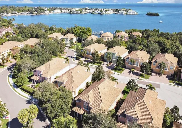 Townhouse for sale at 184 Banyan Bay Dr, ST PETERSBURG, FL 33705 | MLS# TB8384825