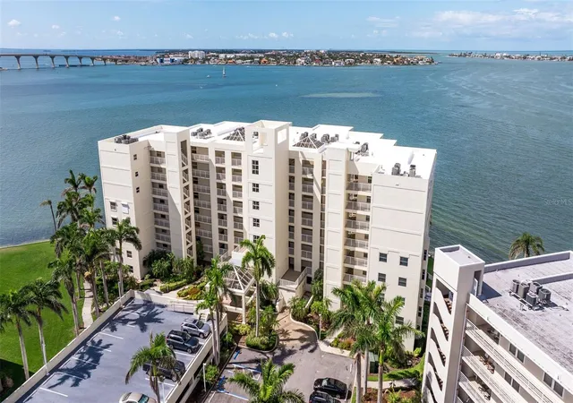 Listing Photo 2 - Condo for sale in building located at 6105 Bahia Del Mar Cir, St. Petersburg, FL 33715 - Unit #683