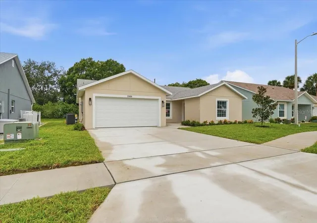 Photo 1 of Single family home for sale at 5909 Cormorant Ct, Lakeland, FL 33809 | MLS# L4952909 | Listing updated on 2026-10-14