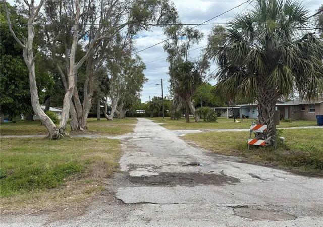 3rd image of 6797 54th Ave N, Saint Petersburg, FL 33709 | MLS# TB8385645