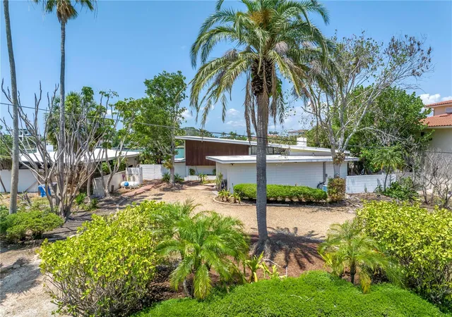 Homes for sale in Treasure Island, FL | 31 Dolphin Dr, Treasure Island, FL 33706 | MLS# TB8385856