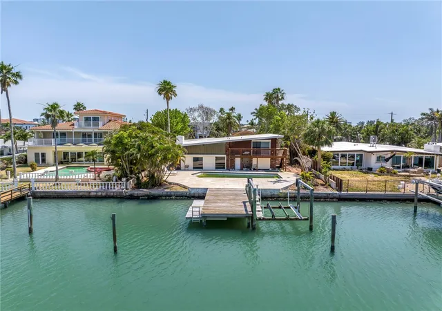 Homes for sale in Treasure Island, FL | 31 Dolphin Dr, Treasure Island, FL 33706 | MLS# TB8385856