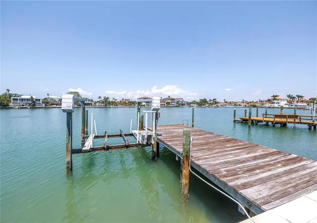 Homes for sale in Treasure Island, FL | 31 Dolphin Dr, Treasure Island, FL 33706 | MLS# TB8385856