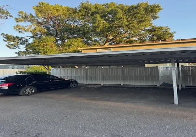 3rd image of 7601 W Deleon Ct, Tampa, FL 33615 | MLS# TB8386443