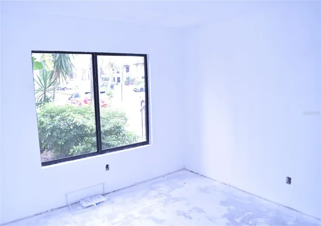 2nd image of 420 Moorings Cvs Dr, TARPON SPRINGS, FL 34689
