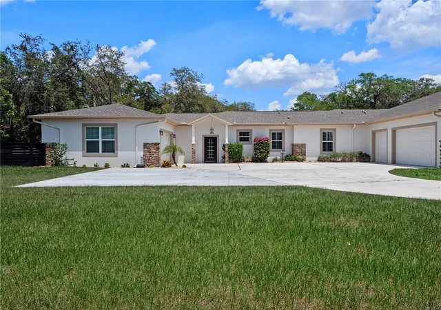 Photo 3 of Mansion for sale at 20199 Sweetwood Ln, Clermont, FL 34715 | MLS# O6310272 | Listing updated on 2026-08-04