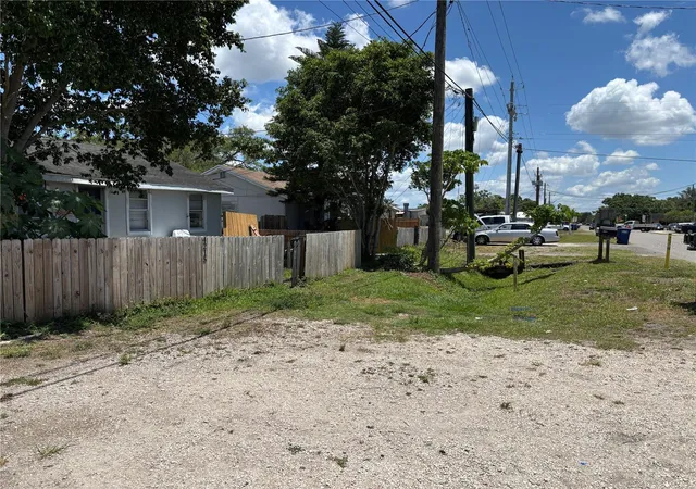 2nd image of 4213 W Cayuga St, TAMPA, FL 33614