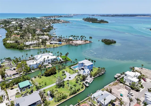 Homes for sale in Longboat Key, FL | 630 De Narvaez Dr, Longboat Key, FL 34228 | MLS# A4653251