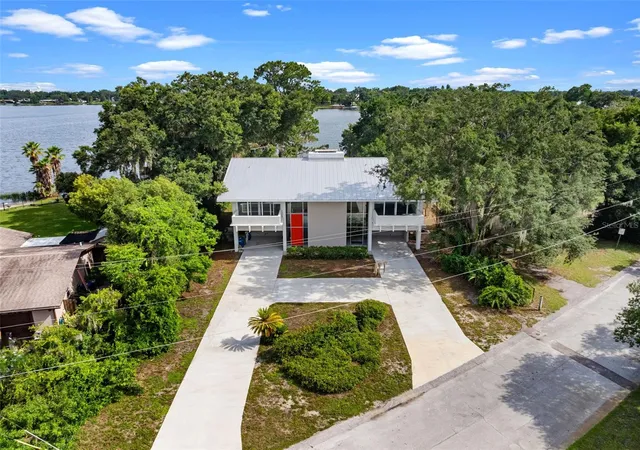 Photo 4 of Single family home for sale at 1540 N Lake Mirror Dr NW, Winter Haven, FL 33881 | MLS# P4934907 | Listing updated on 2026-10-05