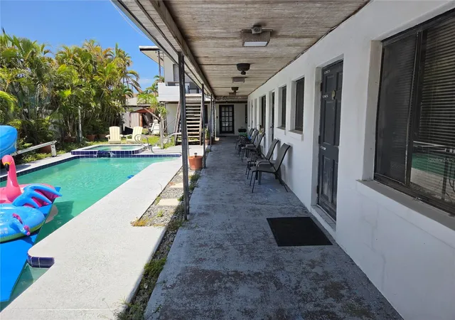 3rd image of 580 Bay Esplanade, Clearwater Beach, FL 33767 | MLS# TB8388512