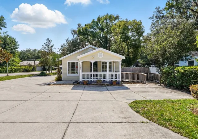 Homes for sale in Apopka, FL | 205 S Highland Ave, Apopka, FL 32703 | MLS# O6311056