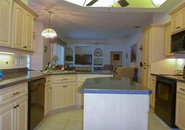 4th image of 12271 Centralia Rd, Weeki Wachee, FL 34614 | MLS# TB8388816