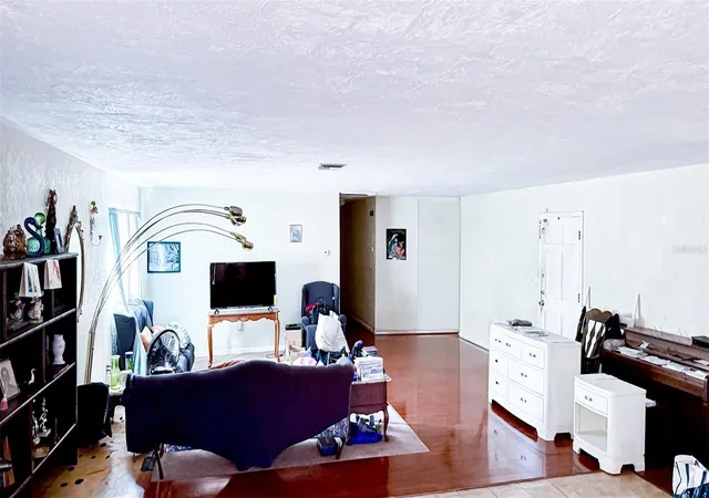 Photo 2 of Sale Pending at 4719 Alcazar Way S, Saint Petersburg, FL 33712 | MLS# O6311384 | Listing updated on 2026-05-20