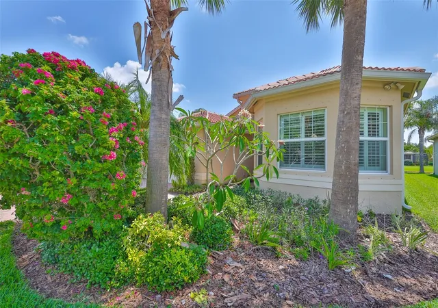 4th image of 16227 Cape Coral Dr, Wimauma, FL 33598 | MLS# TB8389033