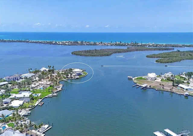 4th image of 565 Green Dolphin Dr S, Placida, FL 33946 | MLS# D6142467