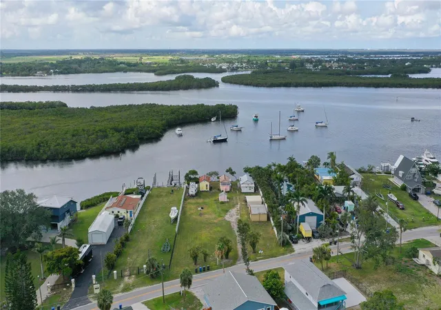 5th image of 3312 W Shell Point Rd, Ruskin, FL 33570 | MLS# TB8389115