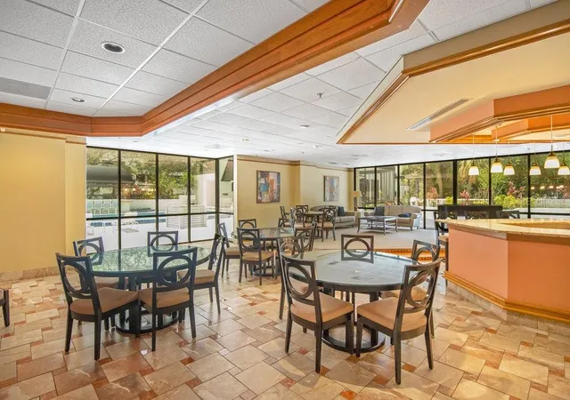 2nd image of 530 E Central Blvd, ORLANDO, FL 32801