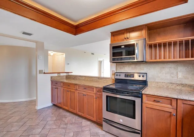 Photo 4 of Condo for sale at 530 E Central Blvd #406, Orlando, FL 32801 | MLS# O6311779 | Listing updated on 2026-09-17