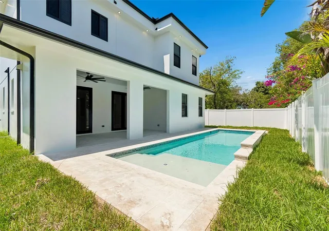 Homes for sale in Tampa, FL | 4101 W Mango Ave, Tampa, FL 33616 | MLS# TB8389545