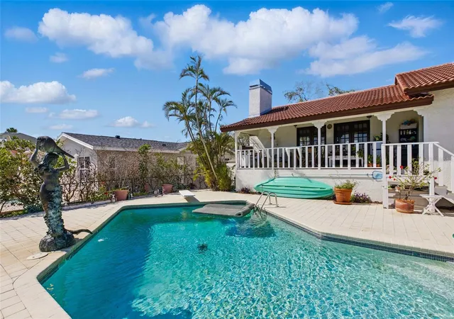 2nd image of 11285 8th St E, Treasure Island, FL 33706 | MLS# TB8389581