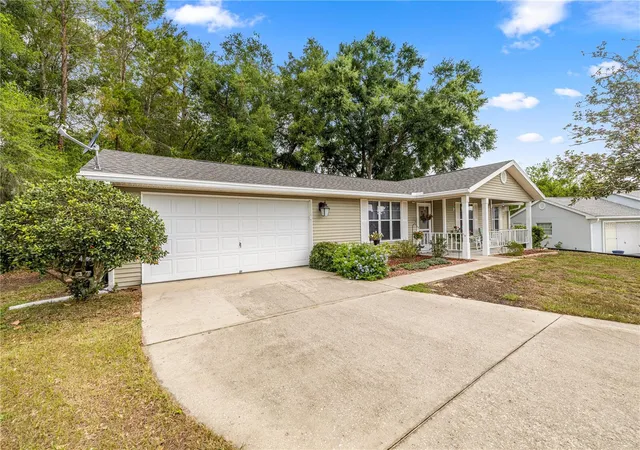 Photo 1 of Single family home for sale at 8137 Sw 117th Loop, Ocala, FL 34481 | MLS# OM702406 | Listing updated on 2026-07-27