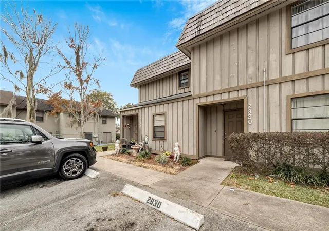 Photo 3 of Sale Pending at 2826 Northeast 7th St, Ocala, FL 34470 | MLS# O6312714 | Listing updated on 2026-04-25