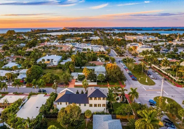 3rd image of 340 Jackson Dr, Sarasota, FL 34236 | MLS# A4653979