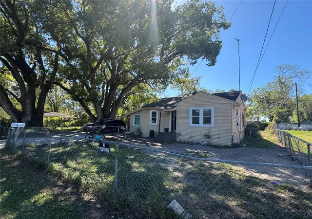 3rd image of 1500 43Rd St, Orlando, FL 32839 | MLS# O6313370