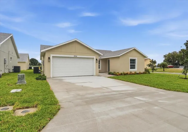 Photo 3 of Single family home for sale at 5926 Cormorant Ct, Lakeland, FL 33809 | MLS# L4953363 | Listing updated on 2026-10-14