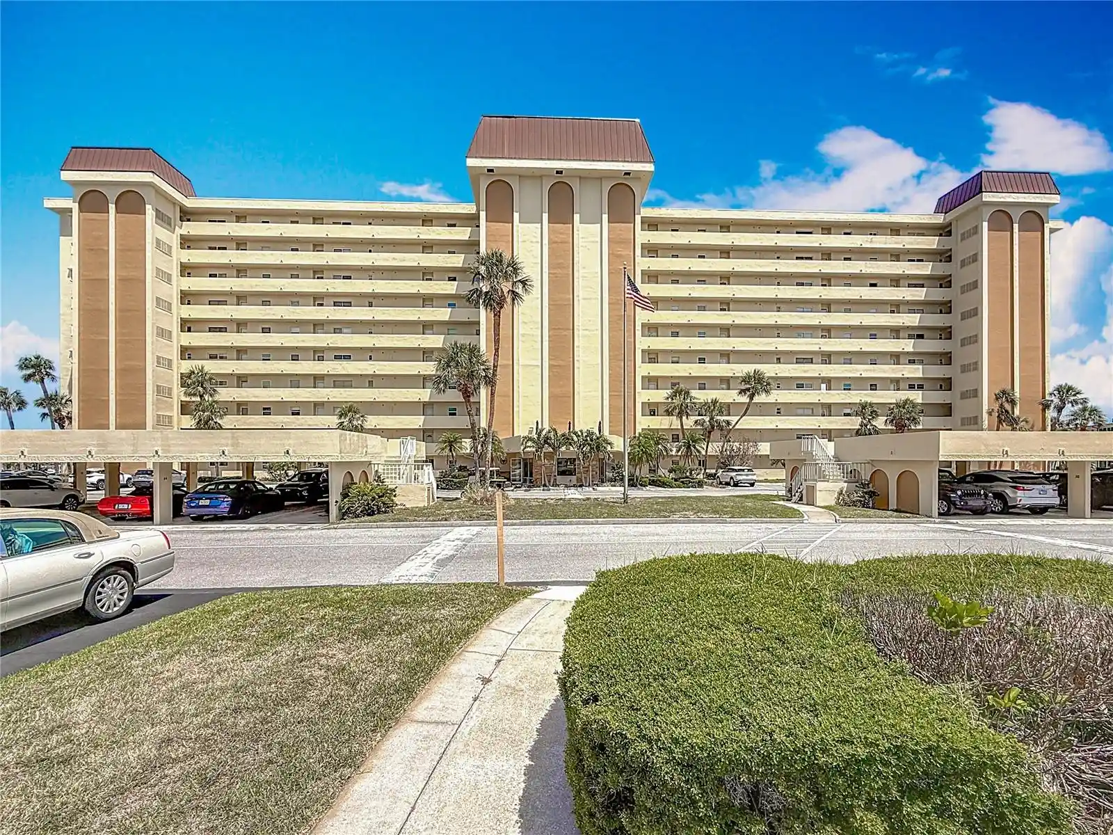 Listing Photo 2 - Condo for sale in 4725 Cvs Cir located at 4725 Cvs Cir, St. Petersburg, FL 33708 - Unit #908