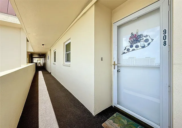 4th image of 4725 Cove Circle #908, St Petersburg, FL 33708 | MLS# TB8391570