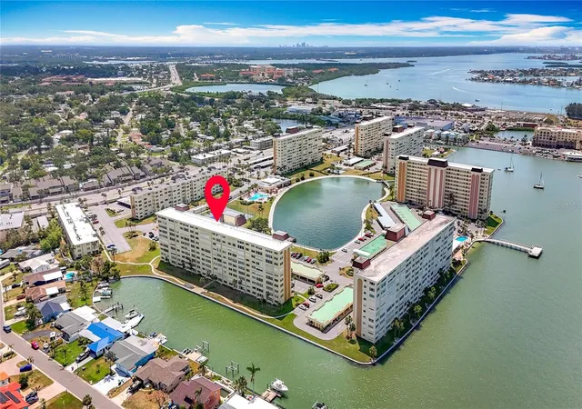 5th image of 4725 Cove Circle #908, St Petersburg, FL 33708 | MLS# TB8391570