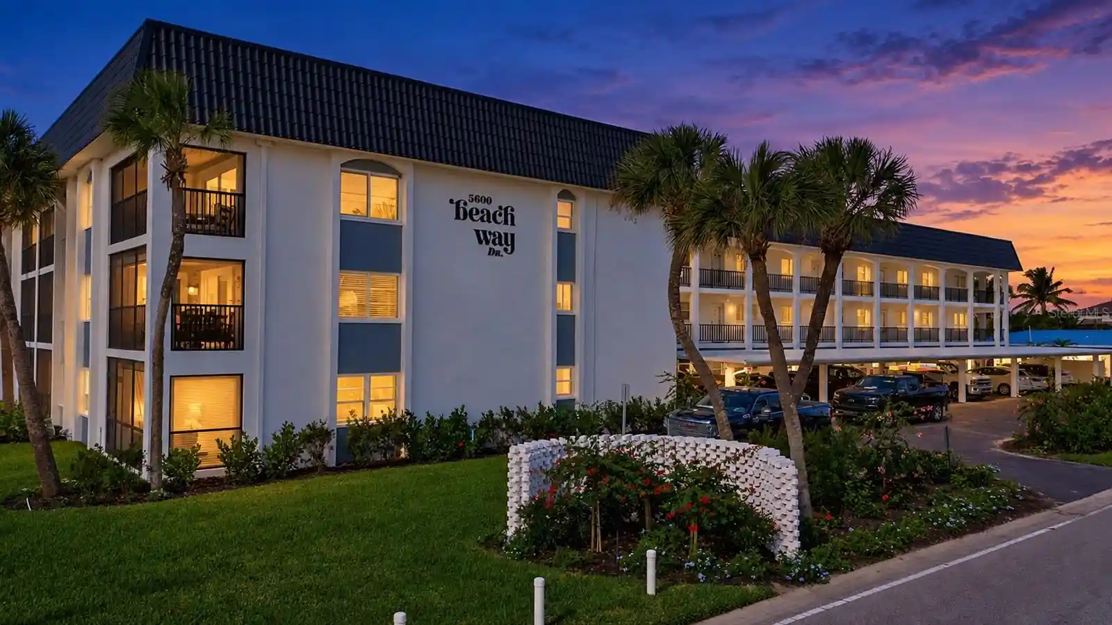 Listing Photo 2 - Condo for sale in 5600 Bch Wy Dr located at 5600 Bch Wy Dr, Sarasota, FL 34242 - Unit #201