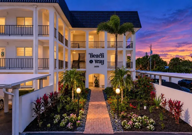 Listing Photo 5 - Condo for sale in building located at 5600 Bch Wy Dr, Sarasota, FL 34242 - Unit #201