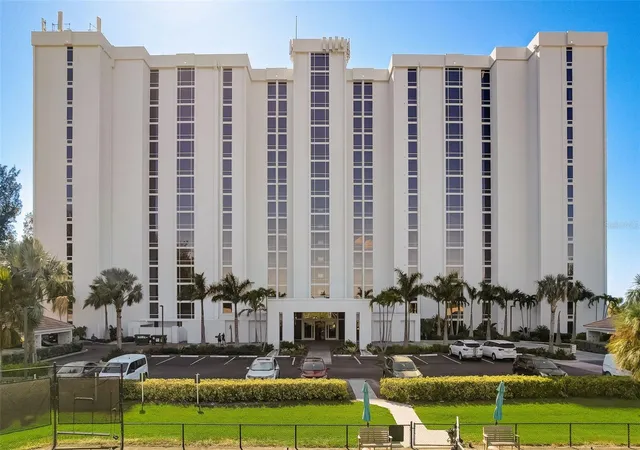 Homes for sale in Longboat Key, FL | 2425 Gulf Of Mexico Dr #14B, Longboat Key, FL 34228 | MLS# A4654664