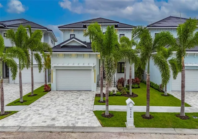 Photo 1 of Single family home for sale at 6528 Simone Shores Cir, Apollo Beach, FL 33572 | MLS# TB8392991 | Listing updated on 2026-10-07