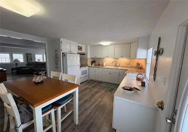 4th image of 408 49Th A Ave E, Bradenton, FL 34203 | MLS# O6315269