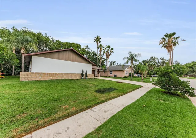 2nd image of 1558 Cottonwood Ter, Dunedin, FL 34698 | MLS# TB8393587