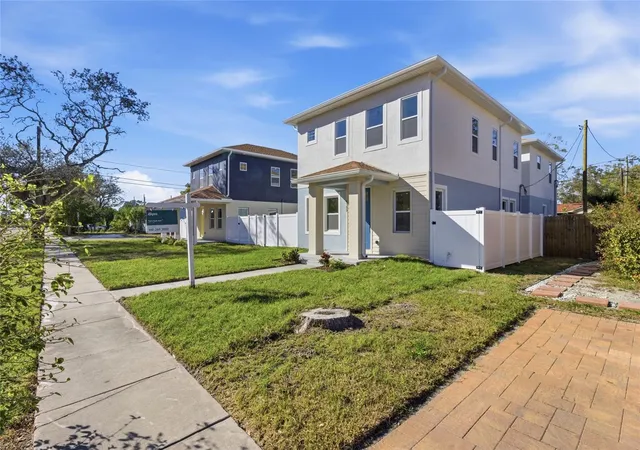 Photo 3 of Single family home for sale at 4755 11th Avenue S, Saint Petersburg, FL 33711 | MLS# A4654974 | Listing updated on 2026-09-04
