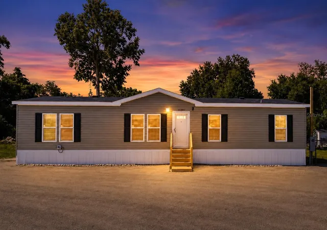 Photo 2 of Manufactured home for sale at 11307 NW 19th Lane, Ocala, FL 34482 | MLS# S5128597 | Listing updated on 2026-08-31
