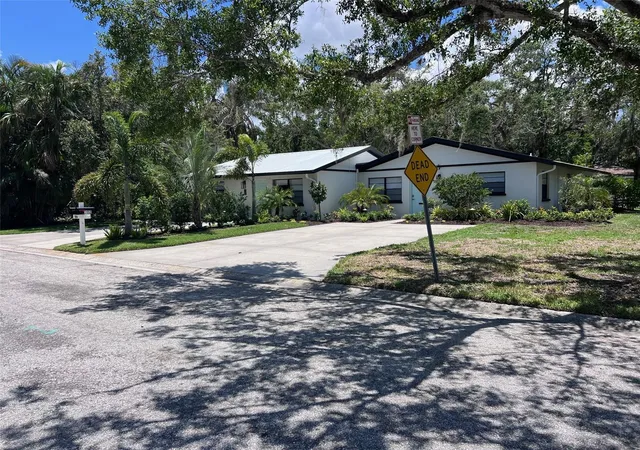 Photo 3 of Multi family home for sale at 1840 3rd Ave E, Bradenton, FL 34208 | MLS# A4655336 | Listing updated on 2026-10-05