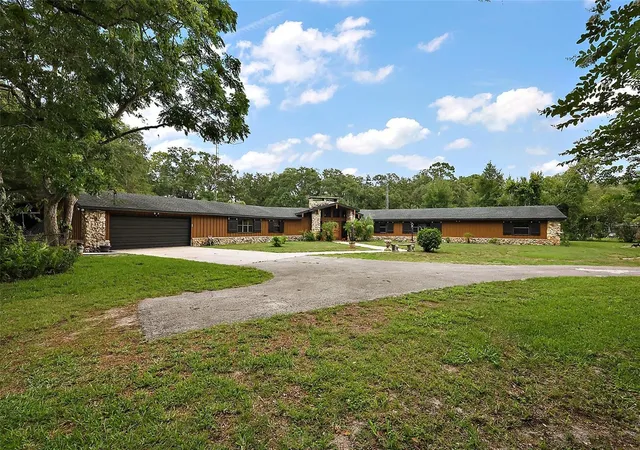 Homes for sale in Bushnell, FL | 672 E Belt Ave, Bushnell, FL 33513 | MLS# G5098130