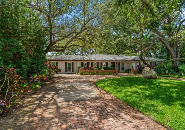 1st image of 7 Rosery Ln, Belleair, FL 33756 | MLS# TB8395436