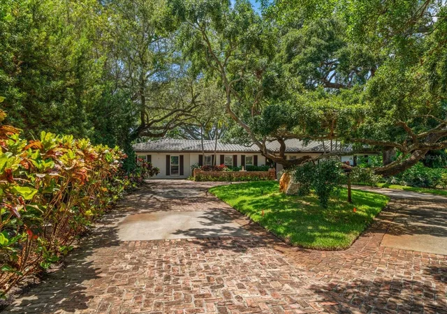 2nd image of 7 Rosery Ln, Belleair, FL 33756 | MLS# TB8395436