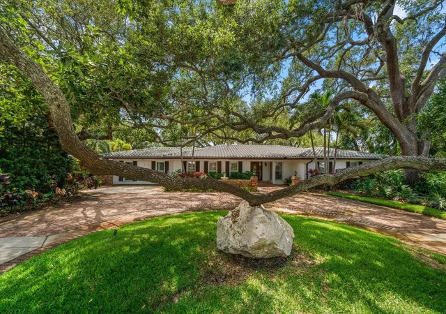 3rd image of 7 Rosery Ln, Belleair, FL 33756 | MLS# TB8395436